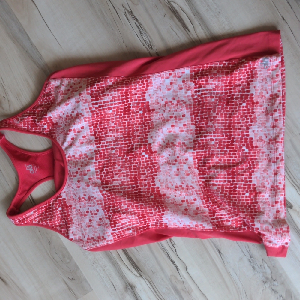 Alo yoga top with built in bra